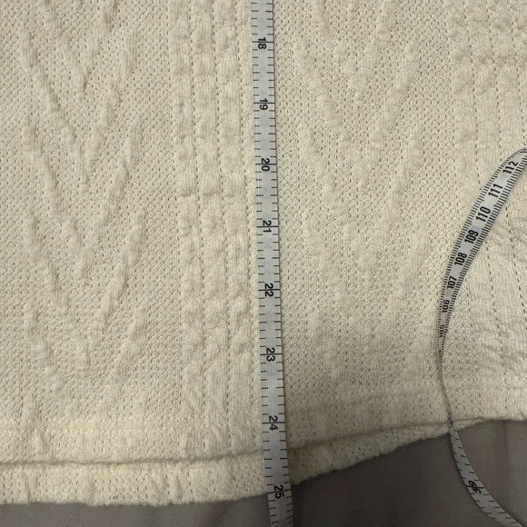 Ivory thin sweater with pattern - Picture 3 of 9